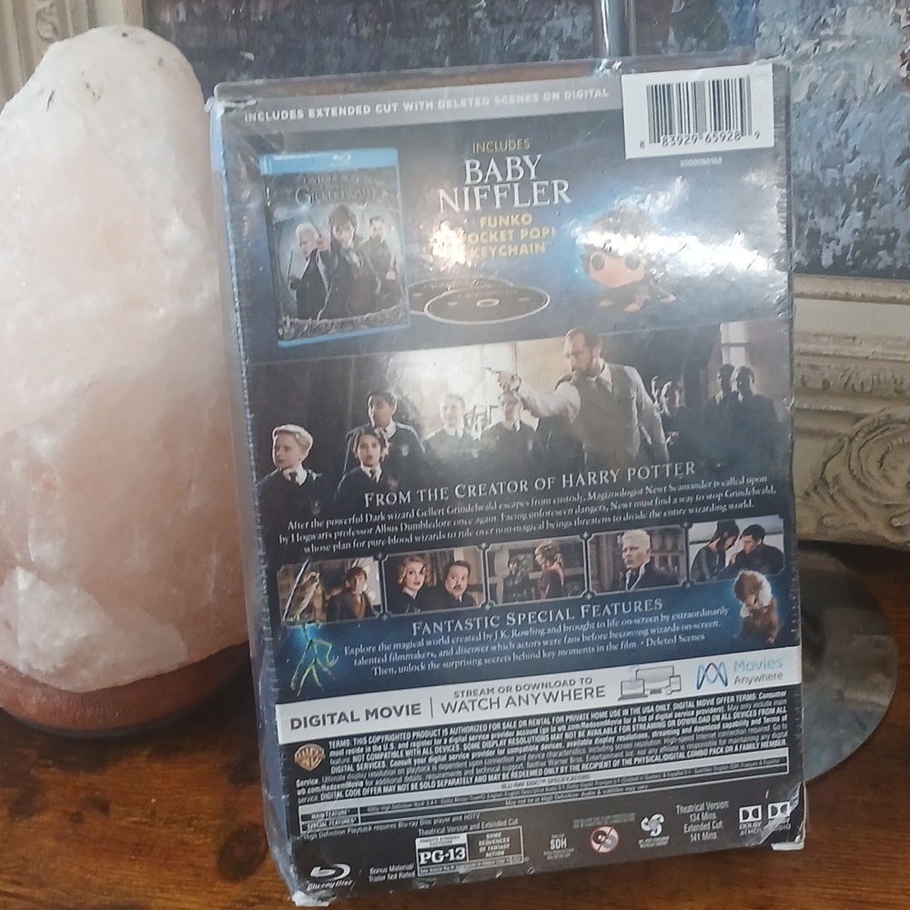 Sealed Fantastic Beasts: The Crimes of Grindelwald Blu-ray Baby Niffler Keychain - Picture 4 of 6